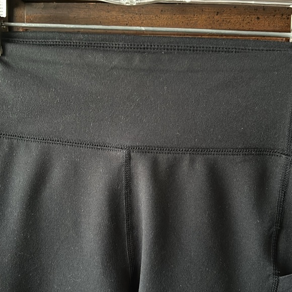 Lands’ End capri length leggings - Picture 3 of 5